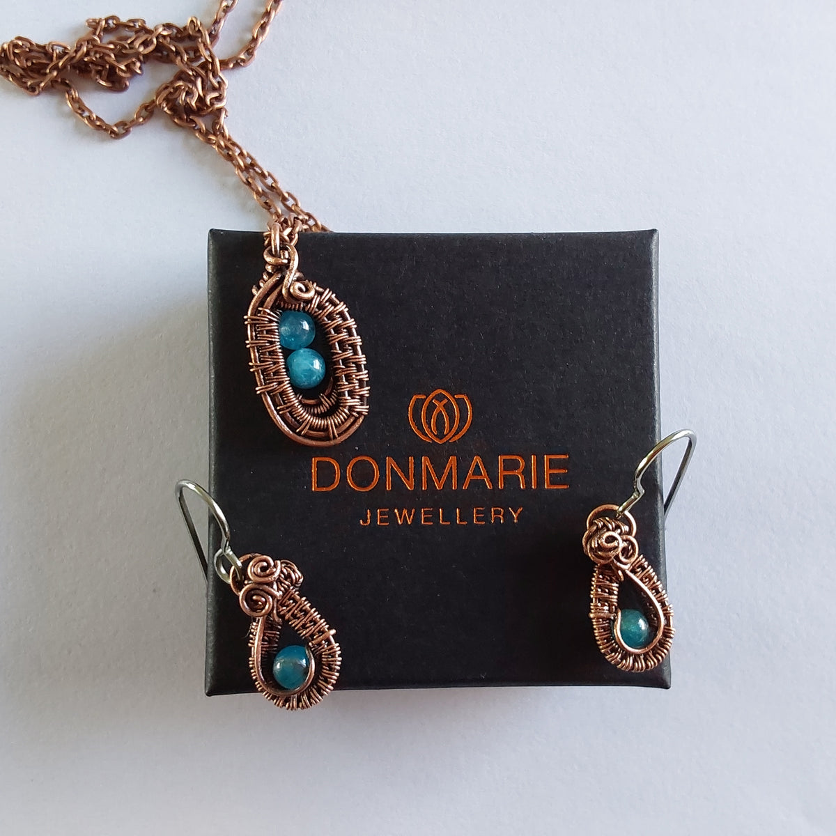 Handmade wire weave antiqued copper Neon apatite Jewellery set.