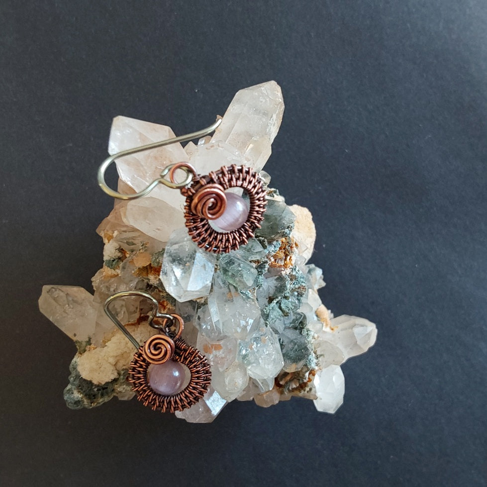 Mauve Cats Eye gemstone bead, copper wire weave non-tarnishing earrings with hypoallergenic ear wires. Earrings are 1/2 inch (1.5 cm) plus ear wire length of 2 cm.