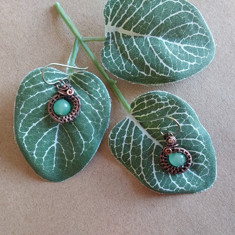 Semi-precious green Aventurine, antiqued copper wire weave non-tarnishing dangly earrings, approximately 1.5 cm in length, and fitted with Niobium hypoallergenic ear wires