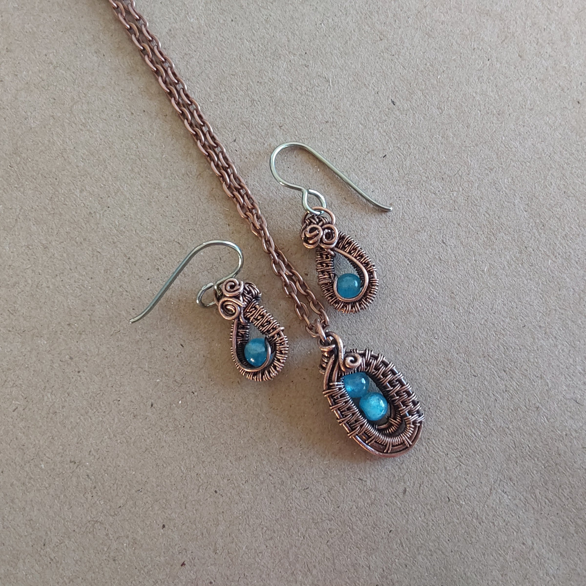 Handmade wire weave antiqued copper Neon apatite Jewellery set.
