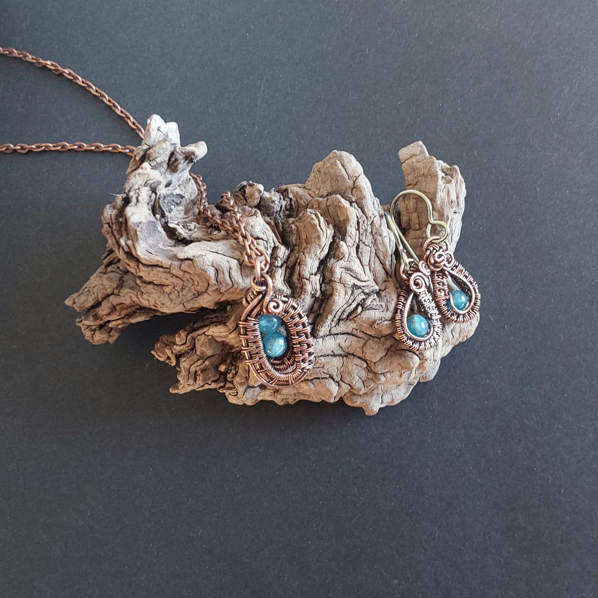 Handmade wire weave antiqued copper Neon apatite Jewellery set.