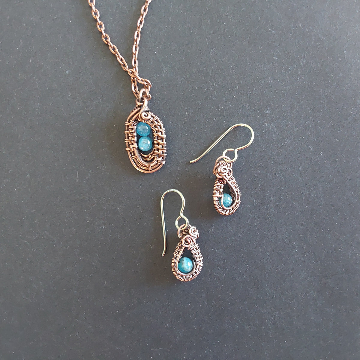 Handmade wire weave antiqued copper Neon apatite Jewellery set.