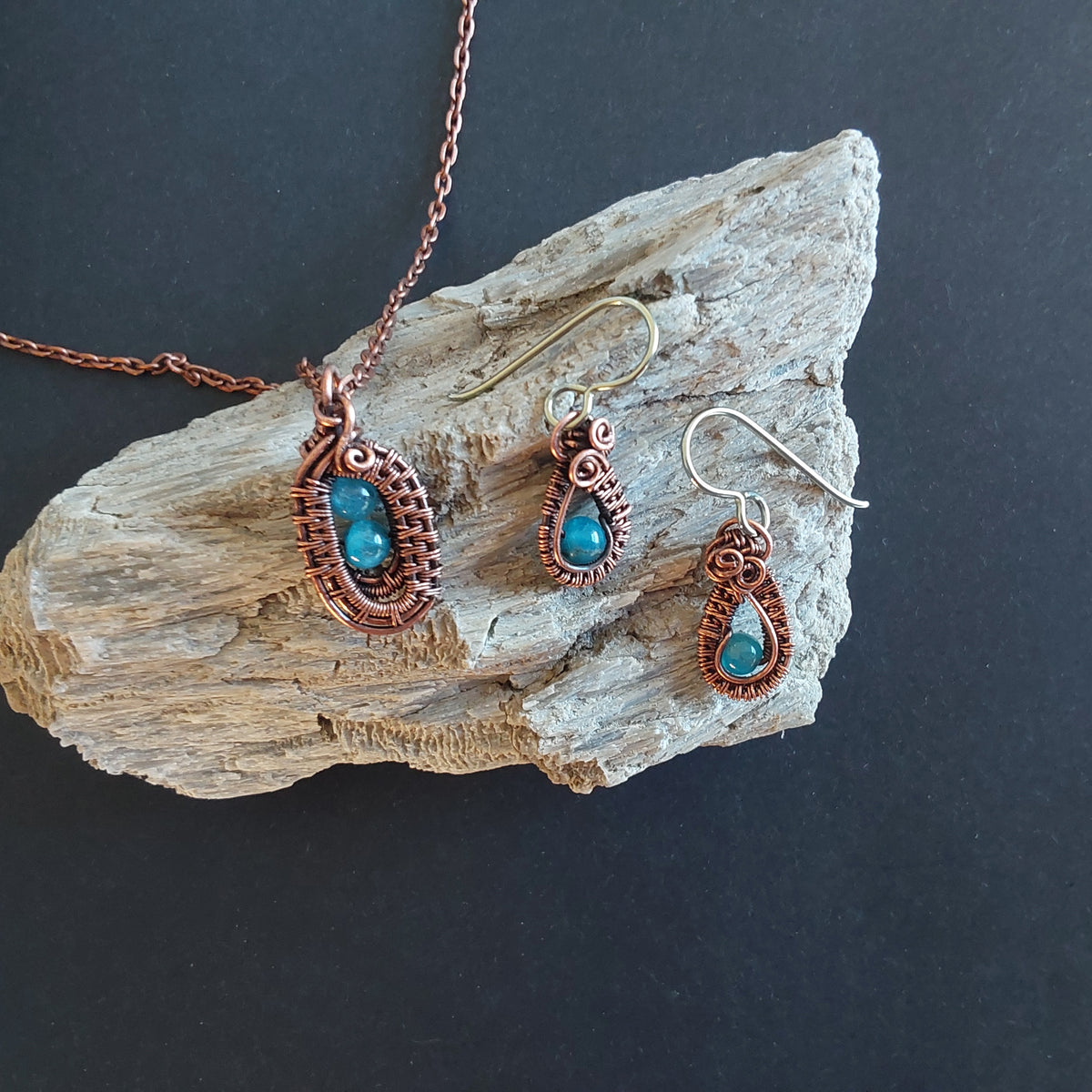 Handmade wire weave antiqued copper Neon apatite Jewellery set.